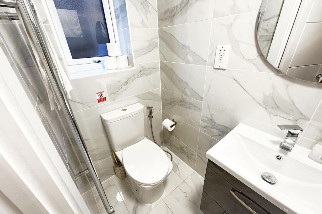 Walnut Flats-F2, 3-Bedroom With Garden & Patio - Ac, Parking, Netflix, Wifi - Close To Oxford, Bicester & Blenheim Palace Dış mekan fotoğraf