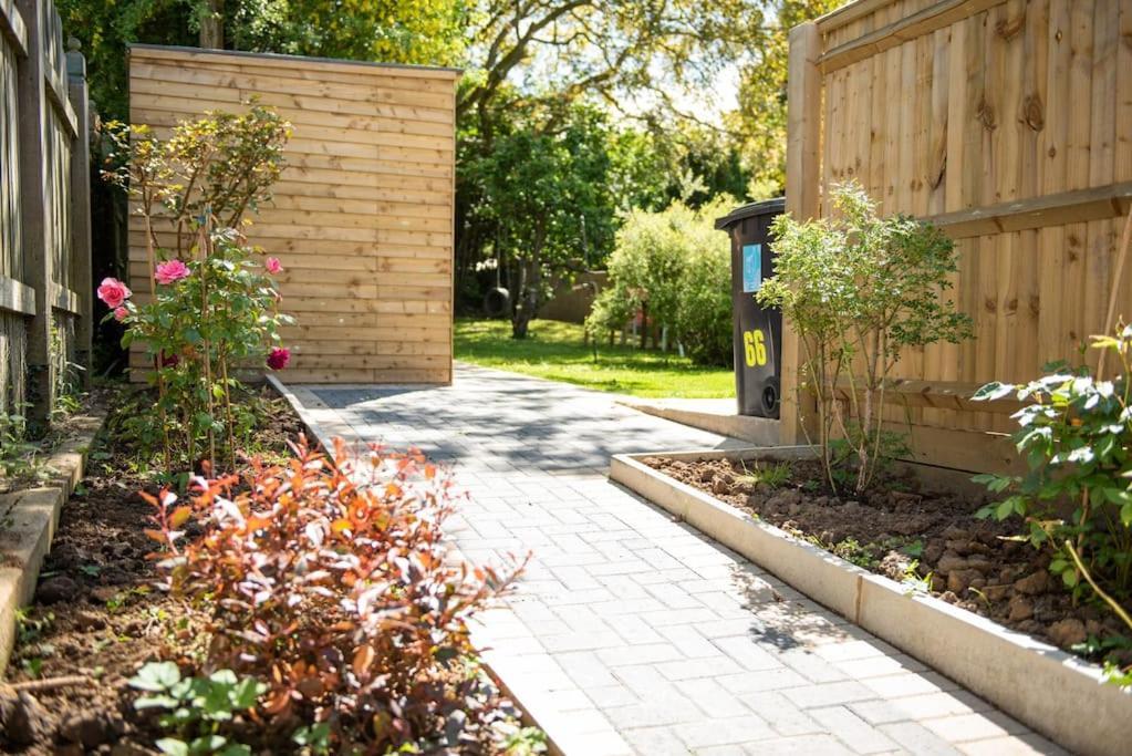 Walnut Flats-F2, 3-Bedroom With Garden & Patio - Ac, Parking, Netflix, Wifi - Close To Oxford, Bicester & Blenheim Palace Dış mekan fotoğraf
