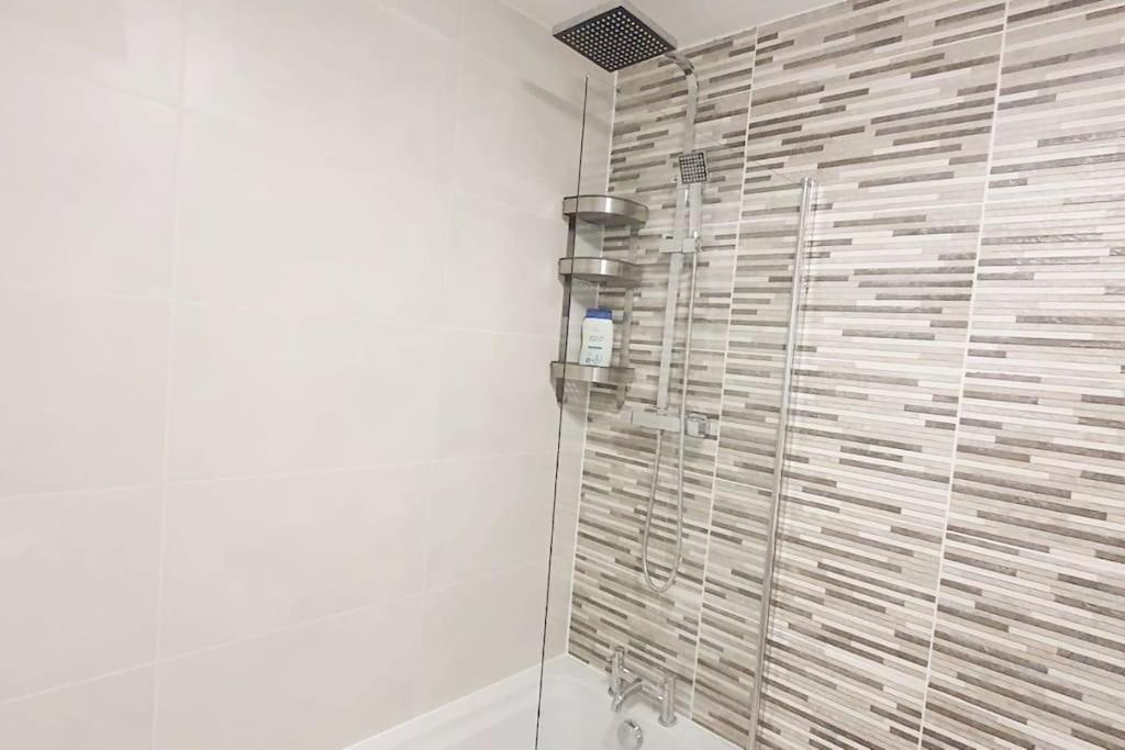 Walnut Flats-F2, 3-Bedroom With Garden & Patio - Ac, Parking, Netflix, Wifi - Close To Oxford, Bicester & Blenheim Palace Dış mekan fotoğraf
