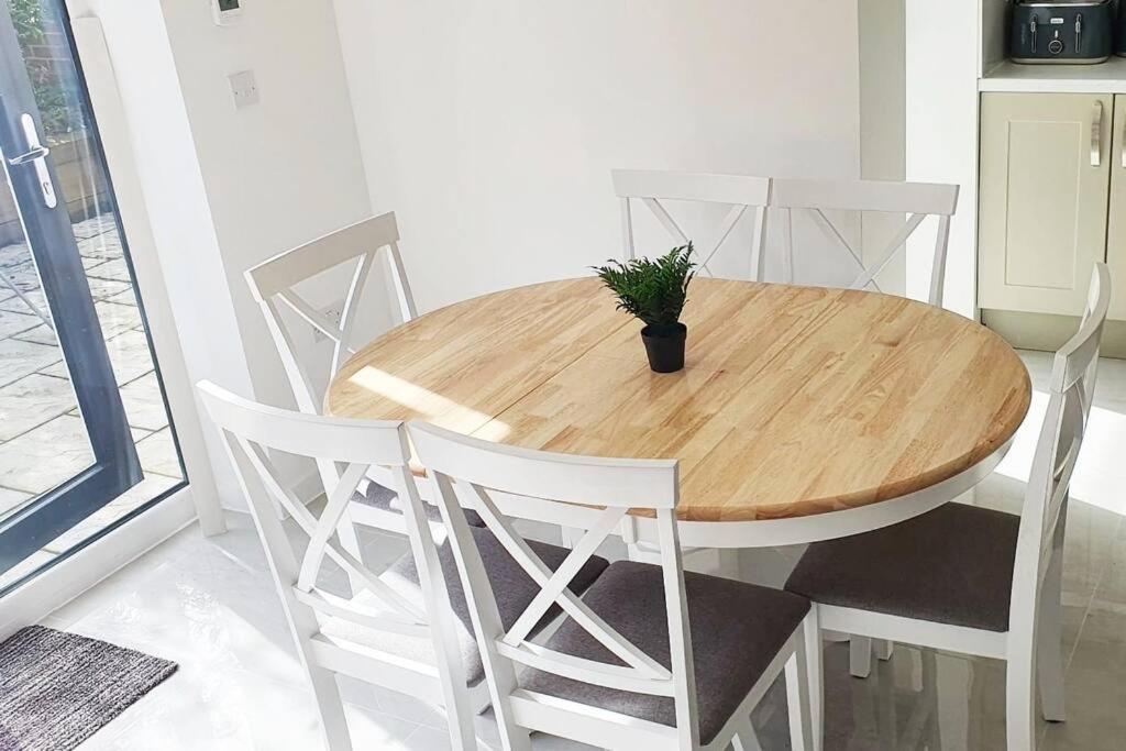 Walnut Flats-F2, 3-Bedroom With Garden & Patio - Ac, Parking, Netflix, Wifi - Close To Oxford, Bicester & Blenheim Palace Dış mekan fotoğraf