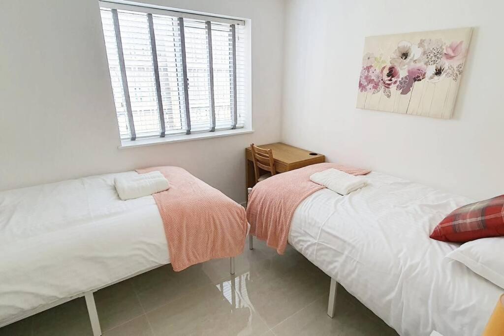 Walnut Flats-F2, 3-Bedroom With Garden & Patio - Ac, Parking, Netflix, Wifi - Close To Oxford, Bicester & Blenheim Palace Dış mekan fotoğraf
