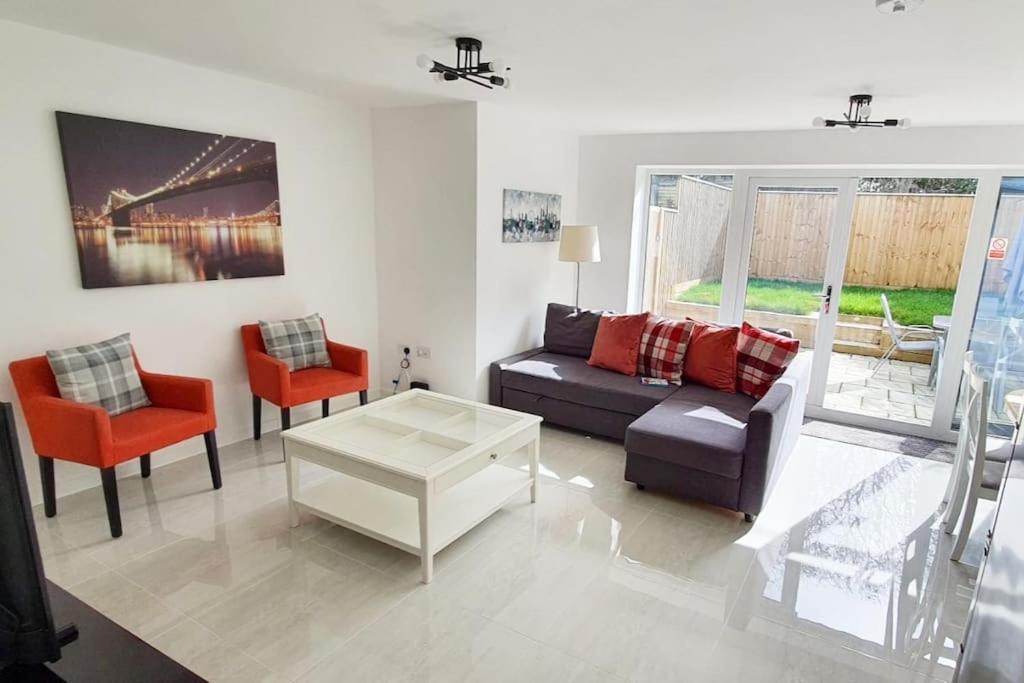 Walnut Flats-F2, 3-Bedroom With Garden & Patio - Ac, Parking, Netflix, Wifi - Close To Oxford, Bicester & Blenheim Palace Dış mekan fotoğraf