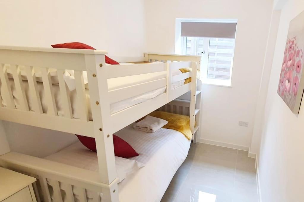 Walnut Flats-F2, 3-Bedroom With Garden & Patio - Ac, Parking, Netflix, Wifi - Close To Oxford, Bicester & Blenheim Palace Dış mekan fotoğraf