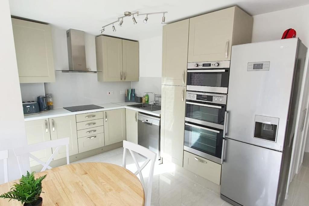 Walnut Flats-F2, 3-Bedroom With Garden & Patio - Ac, Parking, Netflix, Wifi - Close To Oxford, Bicester & Blenheim Palace Dış mekan fotoğraf