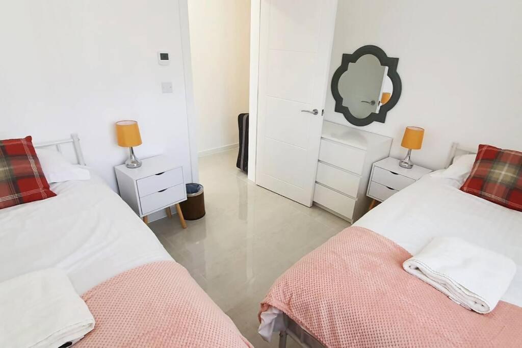 Walnut Flats-F2, 3-Bedroom With Garden & Patio - Ac, Parking, Netflix, Wifi - Close To Oxford, Bicester & Blenheim Palace Dış mekan fotoğraf