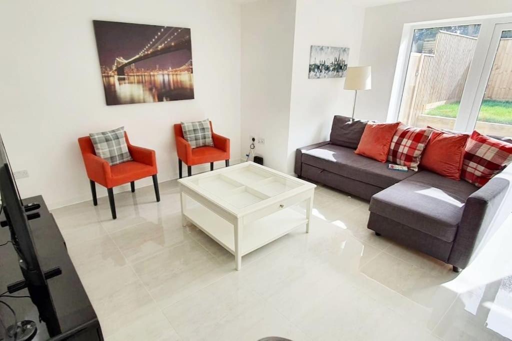Walnut Flats-F2, 3-Bedroom With Garden & Patio - Ac, Parking, Netflix, Wifi - Close To Oxford, Bicester & Blenheim Palace Dış mekan fotoğraf