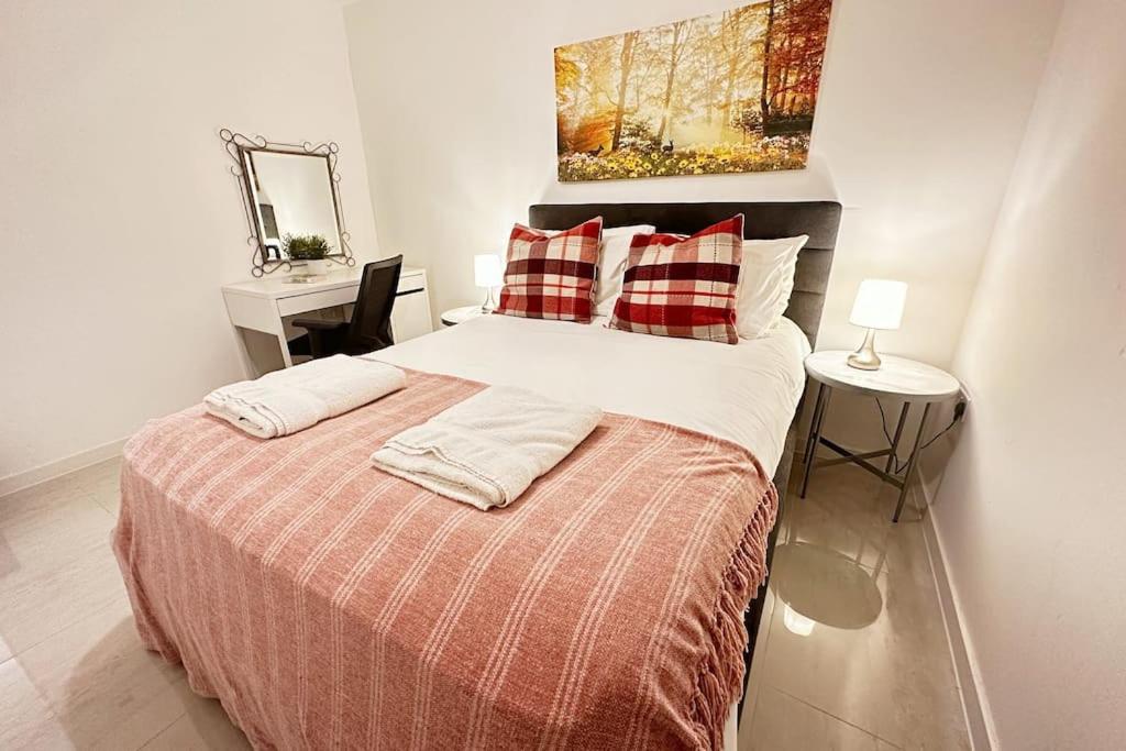 Walnut Flats-F2, 3-Bedroom With Garden & Patio - Ac, Parking, Netflix, Wifi - Close To Oxford, Bicester & Blenheim Palace Dış mekan fotoğraf